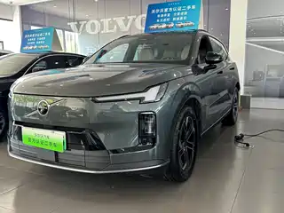 Volvo Volvo XC70 Plug-in Hybrid 2025
