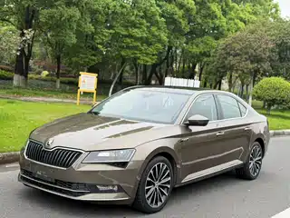 Škoda Superb 2015