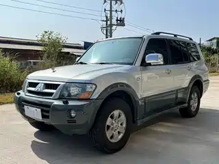 Mitsubishi Pajero 2012