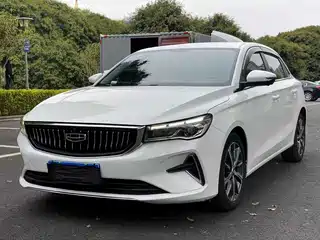 Geely Emgrand 2022