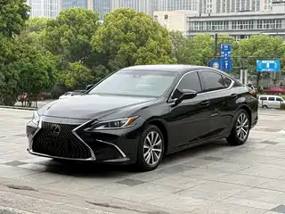 Lexus ES 2019