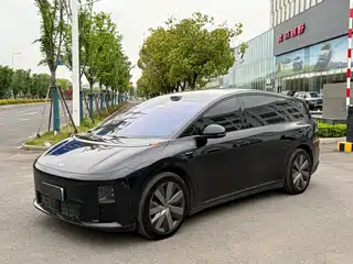 Li Auto Li i8 2025