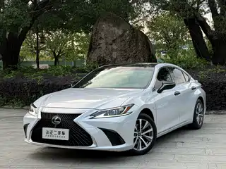 Lexus ES 2019