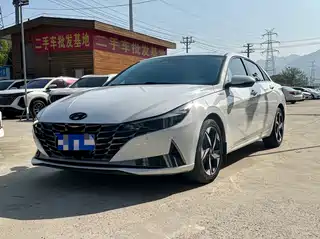 Hyundai Elantra 2022