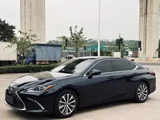 Lexus ES 2019