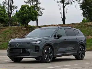 Volvo XC70 Plug-in Hybrid 2025