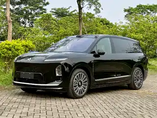 NIO NIO ES8 2025