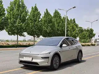Tesla Model Y L 2025