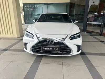 Lexus ES 2025