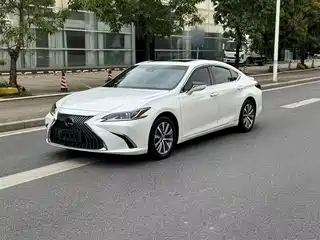 Lexus ES 2018
