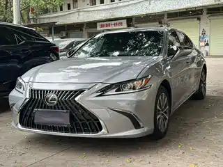 Lexus ES 2023