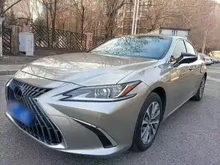 Lexus ES 2022