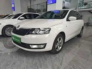 Škoda Rapid Spaceback 2015