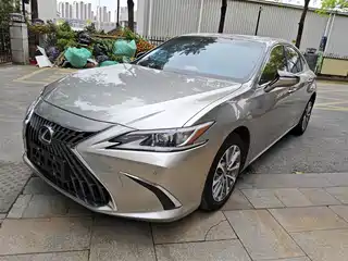 Lexus ES 2023