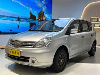 Nissan Livina 2012