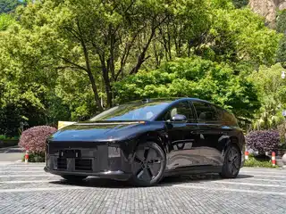 Li Auto Li i8 2025
