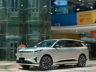 Dongfeng Yipai eπ008 2025