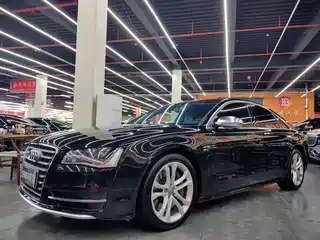 Audi Audi S8 2014