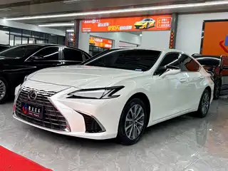 Lexus ES 2025
