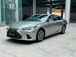 Lexus ES 2025