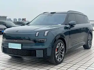 Lynk & Co 900 2025