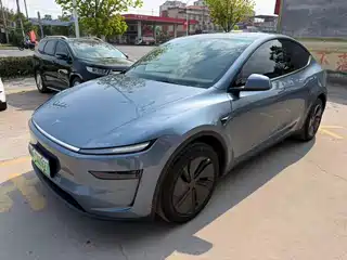 Tesla Model Y 2025