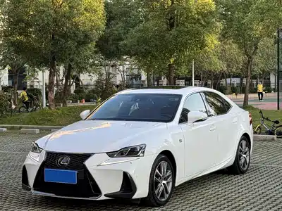 Lexus Lexus IS 2017
