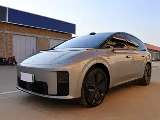 Li Auto Li i8 2025