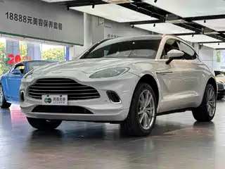 Aston Martin DBX 2022