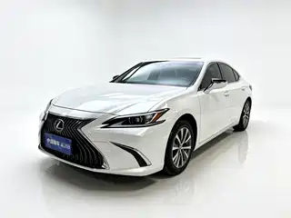 Lexus ES 2021