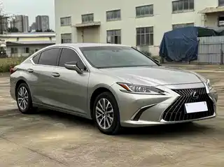 Lexus ES 2023