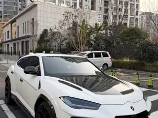 Lamborghini Urus 2024