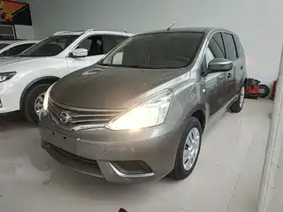 Nissan Livina 2016