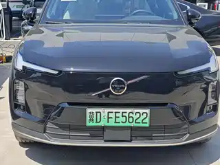 Volvo Volvo XC70 Plug-in Hybrid 2025