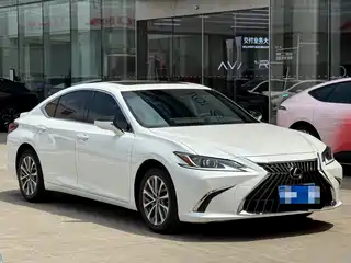 Lexus ES 2023
