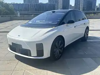 Li Auto Li i8 2025