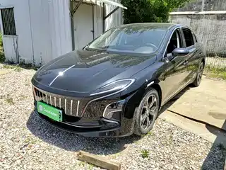 Hongqi E-QM5 2023