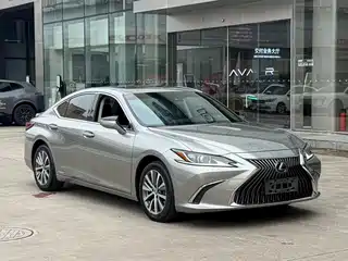 Lexus ES 2019