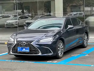 Lexus ES 2025