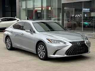 Lexus ES 2022