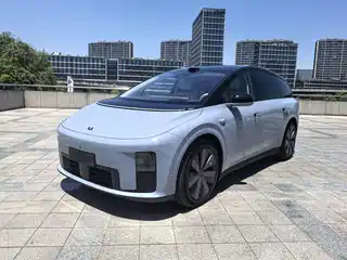 Li Auto Li i8 2025