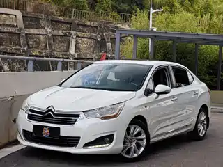 Citroën C4L 2012