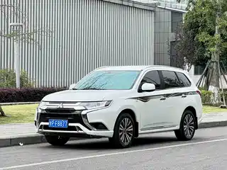 Mitsubishi Outlander 2023