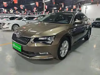 Škoda Superb 2015