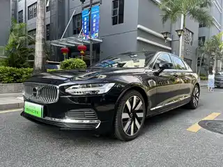 Volvo S90 Plug-in Hybrid 2024