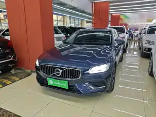 Volvo S60 2023