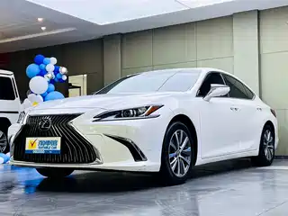 Lexus ES 2020