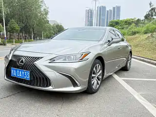 Lexus ES 2020
