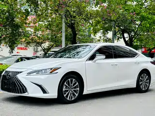 Lexus ES 2023