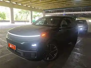 Li Auto Li Xiang L9 2025